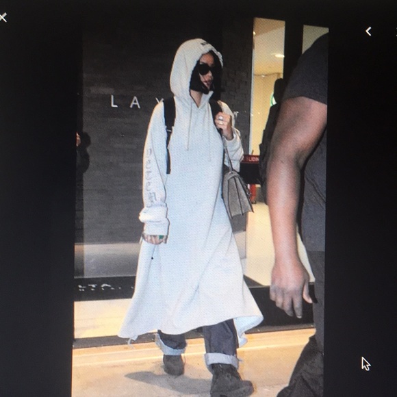 Vetements Other - Vetements sweatshirt hoodie long aso Rihanna.